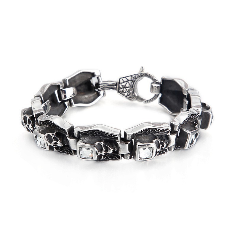 Titanarmband Mit Totenkopf Und Gekreuzten Knochen Titanarmband Mit Totenkopf Und Gekreuzten Knochen