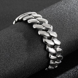 Schickes Wind-Armband Aus Titan In Rautenform