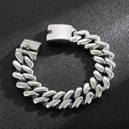 Schickes Wind-Armband Aus Titan In Rautenform