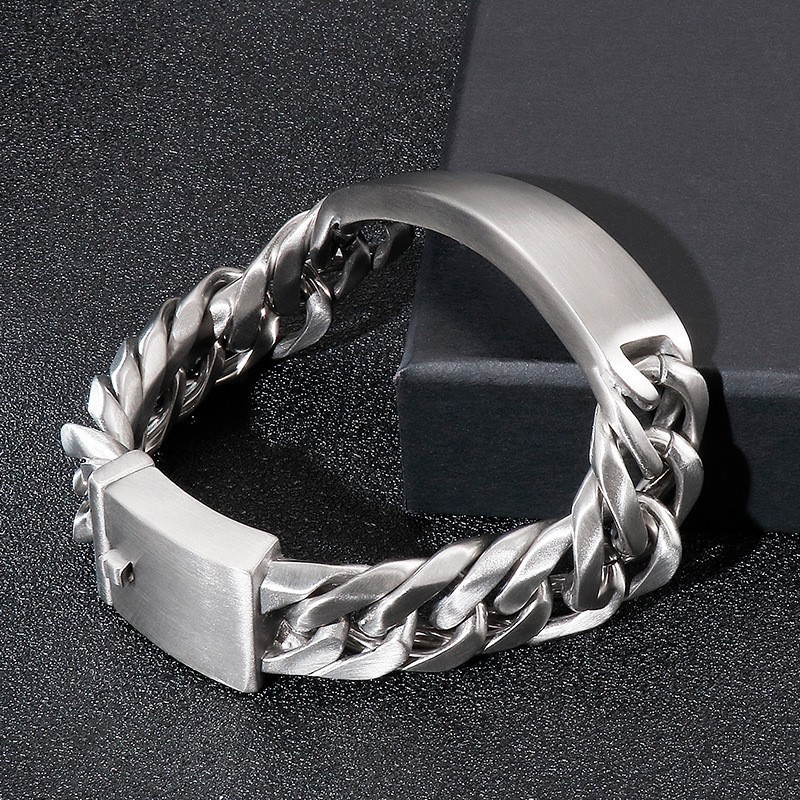 Schickes Sand Face Bent Brand Herren Titan Armband Im Gothic Rock Stil Schickes Sand Face Bent Brand Herren Titan Armband Im Gothic Rock Stil