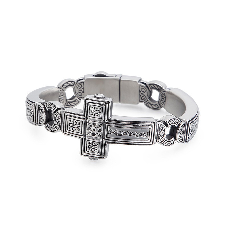 Schickes Herrenarmband Aus Titan Mit Gebogenem Kreuz Schickes Herrenarmband Aus Titan Mit Gebogenem Kreuz