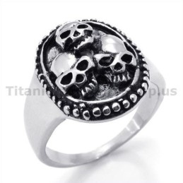 Titanring Mit Drei Totenköpfen