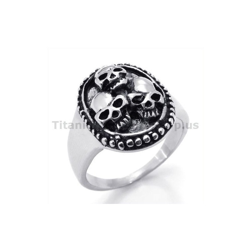 Titanring Mit Drei Totenköpfen Titanring Mit Drei Totenköpfen