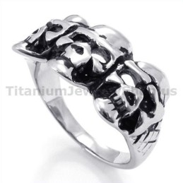 Titanring Mit Drei Totenköpfen