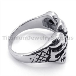 Titanring Mit Drei Totenköpfen