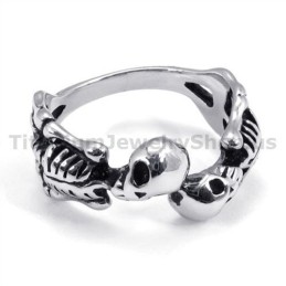 Titanring Mit Totenkopf