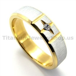 Goldener Kreuzring Aus Titan Mit Diamant