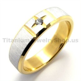 Goldener Kreuzring Aus Titan Mit Diamant