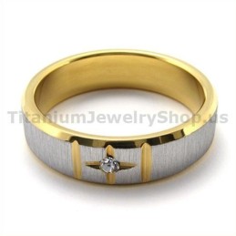Goldener Kreuzring Aus Titan Mit Diamant
