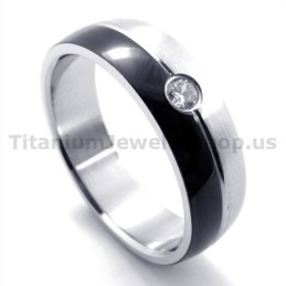 Schwarzer Titanring Mit Diamant