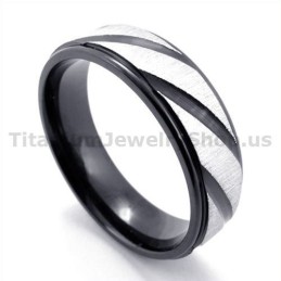 Schwarzer Titanring Mit Diamant