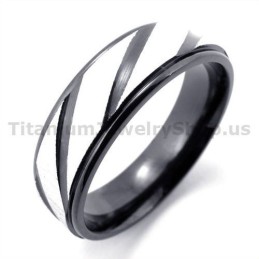 Schwarzer Titanring Mit Diamant