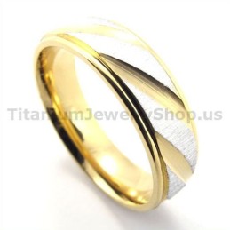 Goldener Titanring Mit Diamant