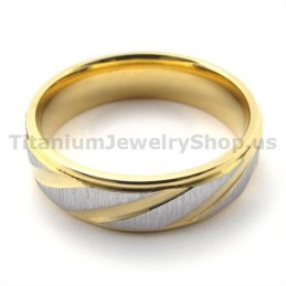 Goldener Titanring Mit Diamant