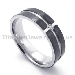 Schwarzer Titanring Mit Diamant