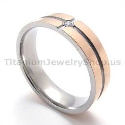 Goldener Titanring Mit Diamant