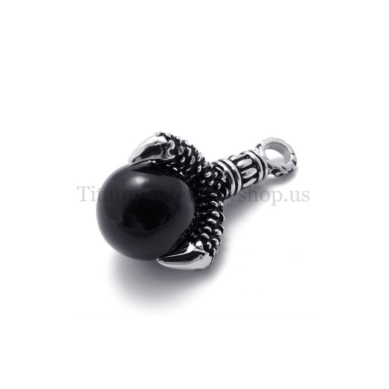 Titan-Anhänger Mit Adlerpfote Und Schwarzem Edelstein Titan-Anhänger Mit Adlerpfote Und Schwarzem Edelstein