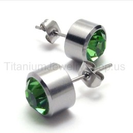 Silberne Tank-Titan-Ohrringe Mit Grünen Diamanten
