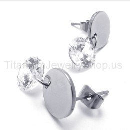 Mit Diamant-Titan-Ohrringen