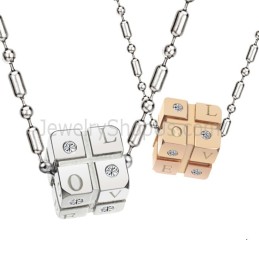 Würfel-Anhänger Aus Titansilber Und Roségold Mit Strasssteinen Und Kostenlosen Ketten C309