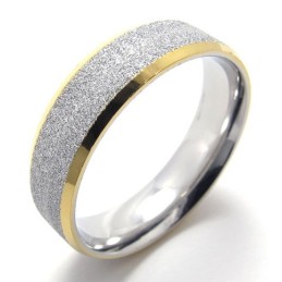 Titanring Mit Goldenem Akzent Und Perlen