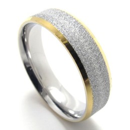 Titanring Mit Goldenem Akzent Und Perlen