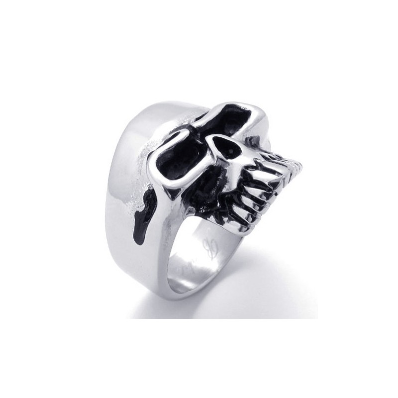 Titanring Mit Totenkopf Titanring Mit Totenkopf