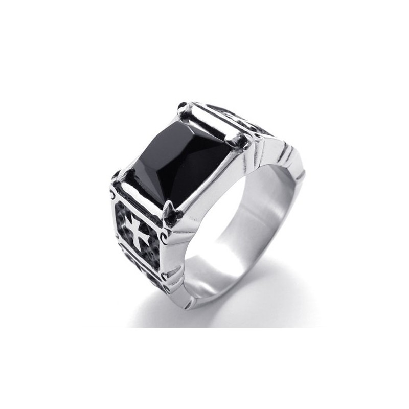 Titanring Mit Kreuz Und Schwarzem Edelstein Titanring Mit Kreuz Und Schwarzem Edelstein