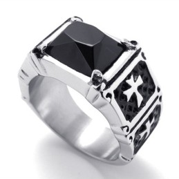 Titanring Mit Kreuz Und Schwarzem Edelstein