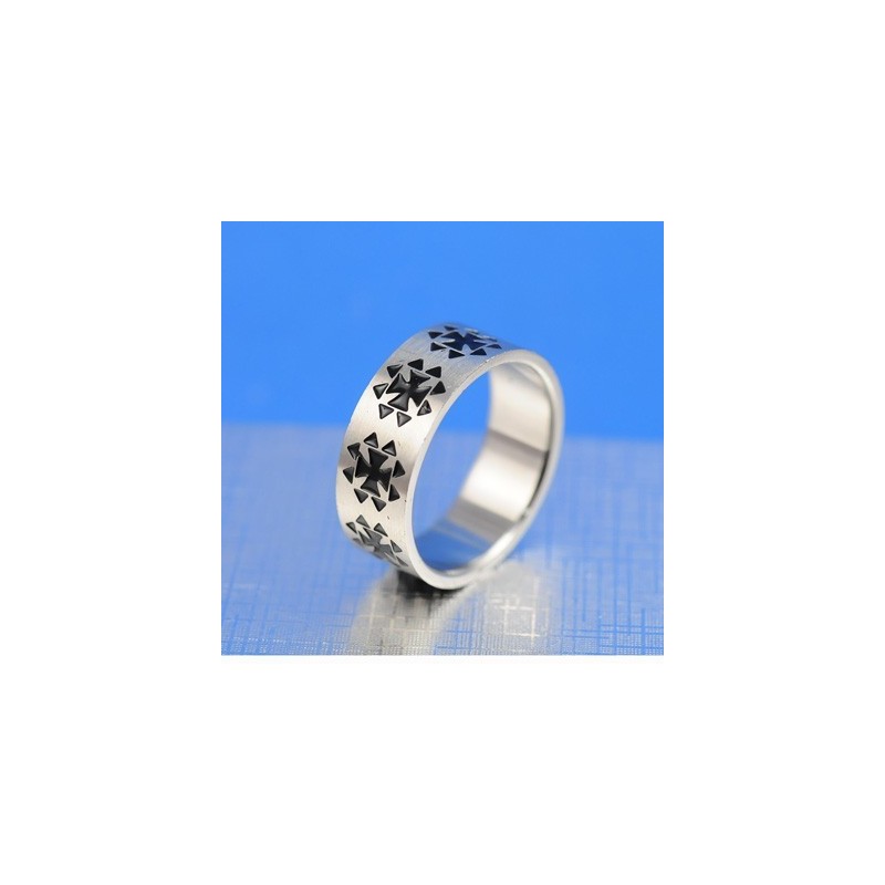 Exquisiter Herrenring Aus Titan Exquisiter Herrenring Aus Titan