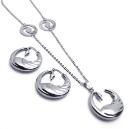 Elegante Form, Farbbrillanz, Hervorragende Qualität, Titan-Schmuckset Inklusive Halskette, Anhänger, Ohrring